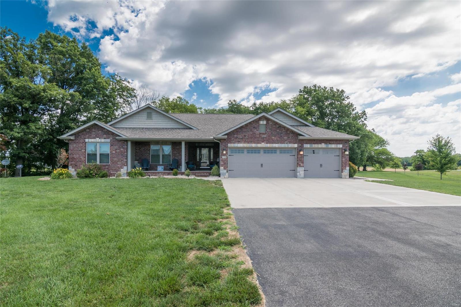 108 Ridge Crossing Lane Troy, IL 62294 - Photo 1 of 38