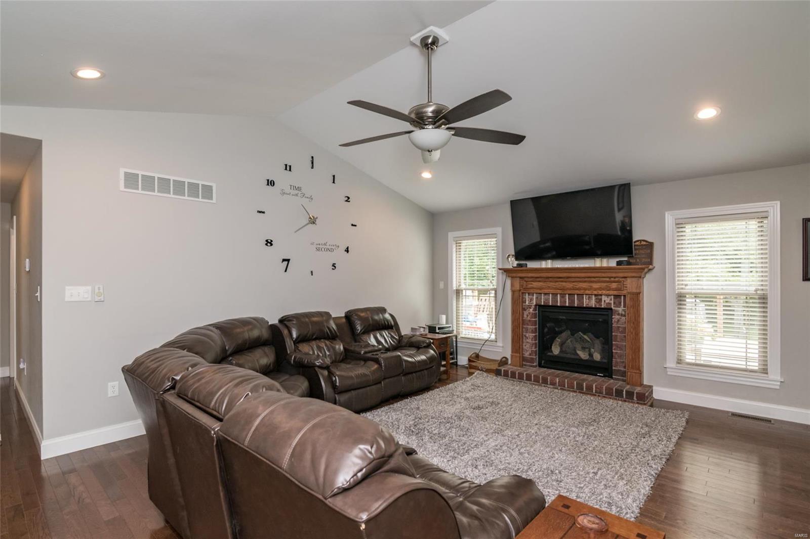 108 Ridge Crossing Lane Troy, IL 62294 - Photo 4 of 38