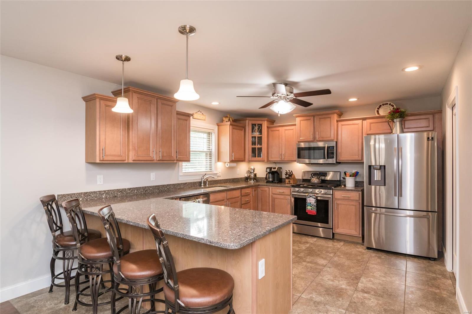 108 Ridge Crossing Lane Troy, IL 62294 - Photo 8 of 38