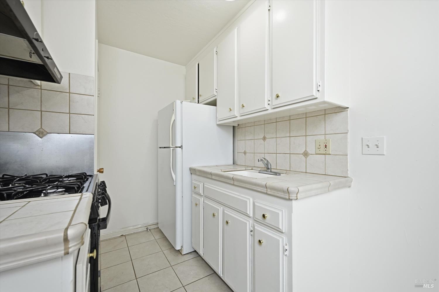 1213 Fair Oaks Avenue Santa Rosa, CA 95404 - Photo 14 of 27 a kitchen with stainless steel appliances granite countertop a sink stove and refrigerator