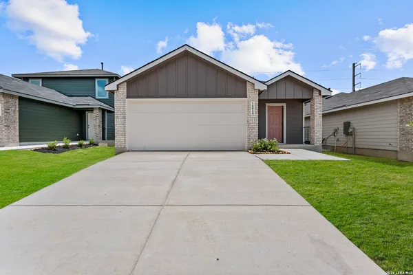 $245,000 | 16048 Mahogany Way, Elmendorf, TX 78112