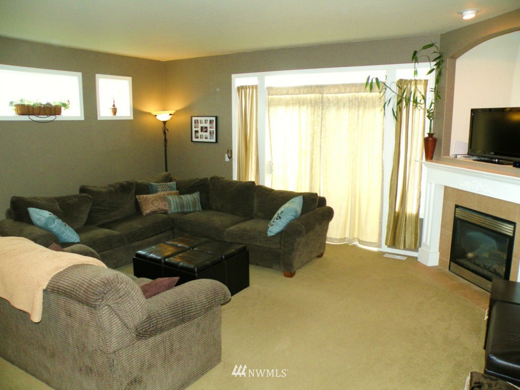 7036 Compass Street Southeast Lacey, WA 98513 - Photo 3 of 9 Gallery Image 3