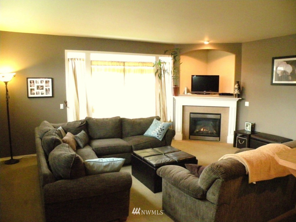 7036 Compass Street Southeast Lacey, WA 98513 - Photo 4 of 9 Gallery Image 4