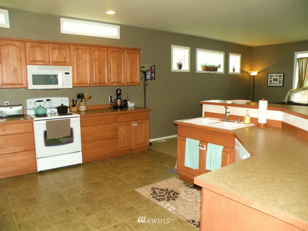 7036 Compass Street Southeast Lacey, WA 98513 - Photo 6 of 9 Gallery Image 6