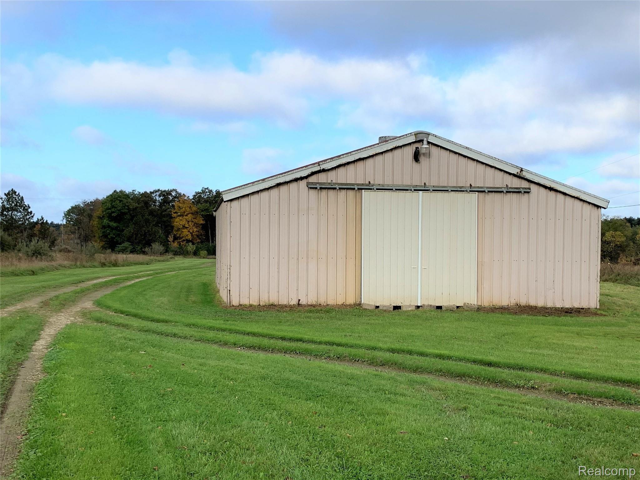6268 Runyan Lake Road Fenton, MI 48430 - Photo 19 of 31 Photo Oct 13, 9 54 59 AM.jpg