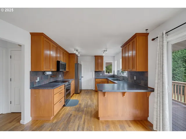 $880,000 | 33281 Kammeyer Road, Scappoose, OR 97056