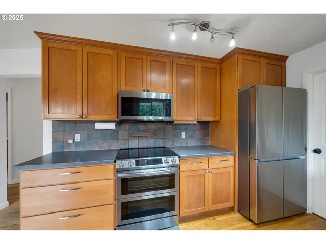 $880,000 | 33281 Kammeyer Road, Scappoose, OR 97056