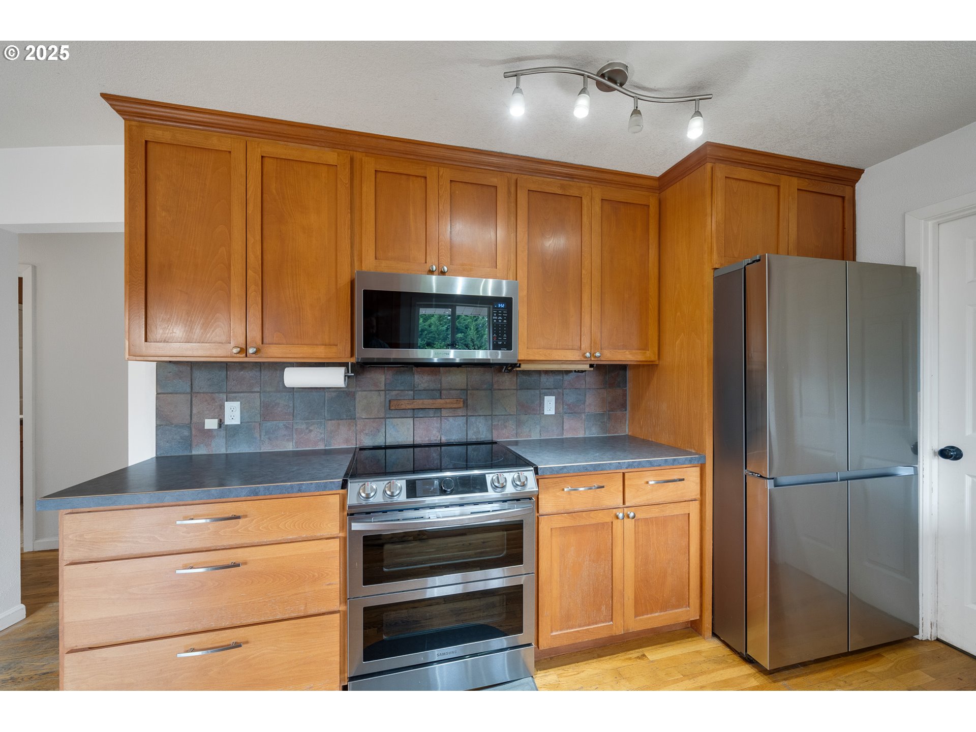 33281 Kammeyer Road Scappoose, OR 97056 - Photo 14 of 48 a kitchen with stainless steel appliances granite countertop a refrigerator and a stove