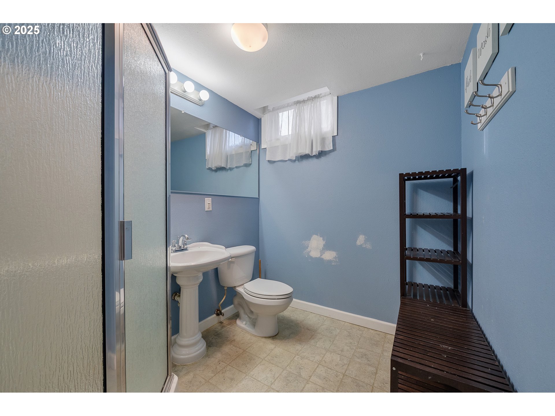 33281 Kammeyer Road Scappoose, OR 97056 - Photo 27 of 48 a bathroom with a toilet and a sink