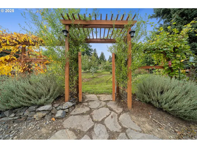 $880,000 | 33281 Kammeyer Road, Scappoose, OR 97056