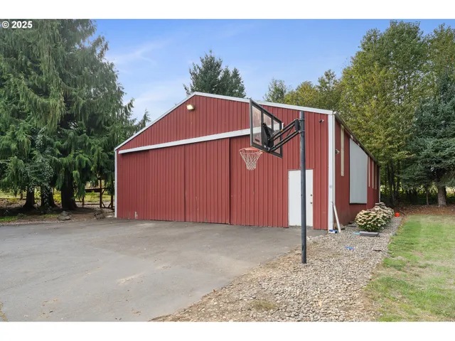$880,000 | 33281 Kammeyer Road, Scappoose, OR 97056