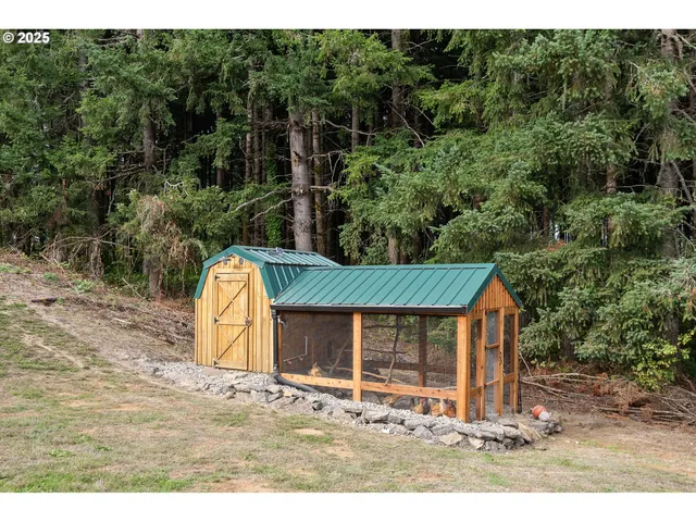 $880,000 | 33281 Kammeyer Road, Scappoose, OR 97056