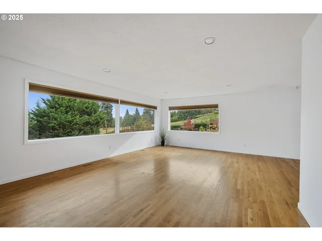 $880,000 | 33281 Kammeyer Road, Scappoose, OR 97056