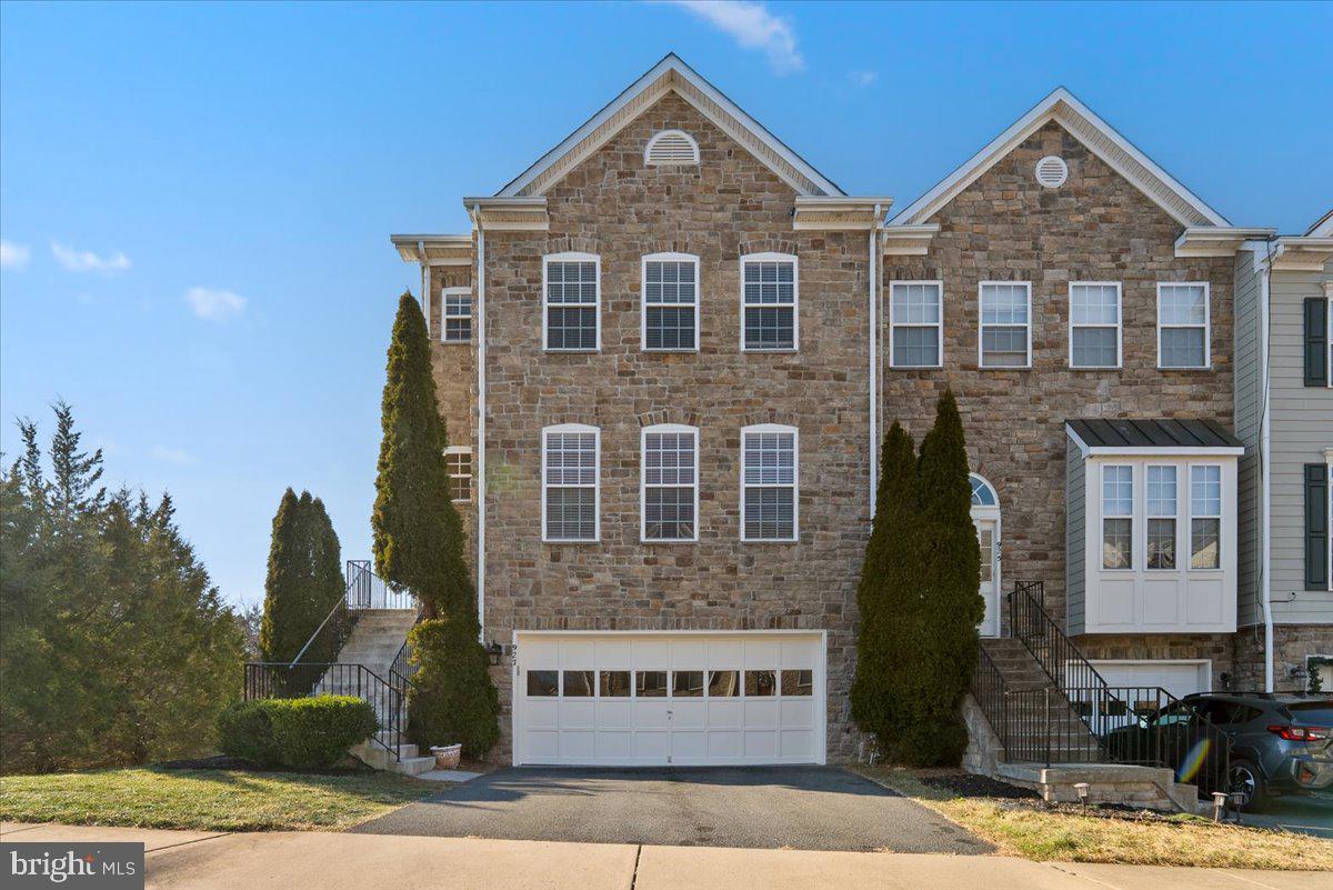 927 Buttonwood Terrace Northeast Leesburg, VA 20176 - Photo 1 of 44 a front view of a house