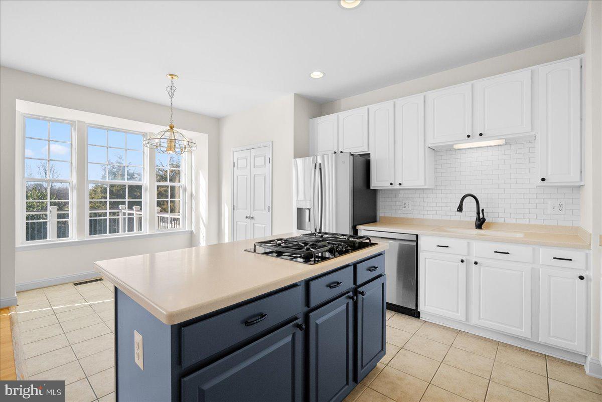 927 Buttonwood Terrace Northeast Leesburg, VA 20176 - Photo 15 of 44 a kitchen with stainless steel appliances granite countertop a sink stove and refrigerator