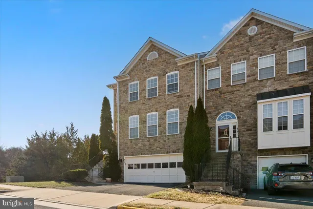 $3,200 | 927 Buttonwood Terrace Northeast, Leesburg, VA 20176
