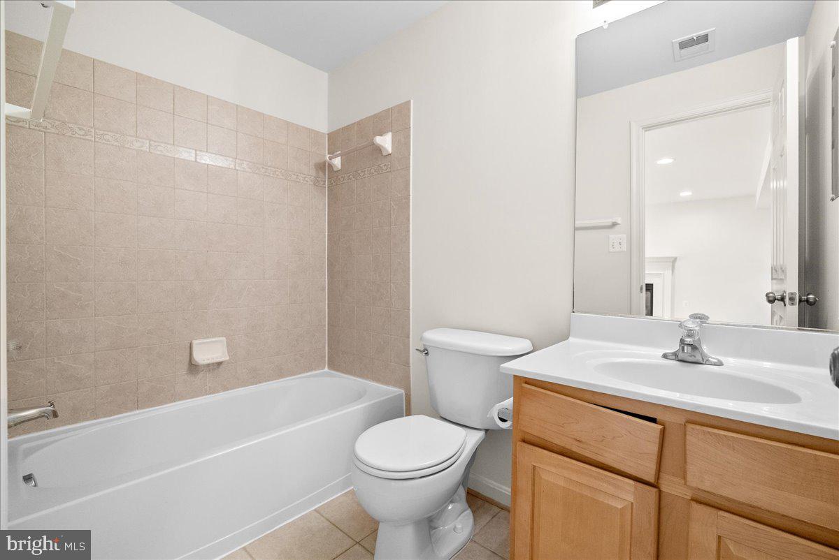 927 Buttonwood Terrace Northeast Leesburg, VA 20176 - Photo 38 of 44 a bathroom with a sink toilet and shower