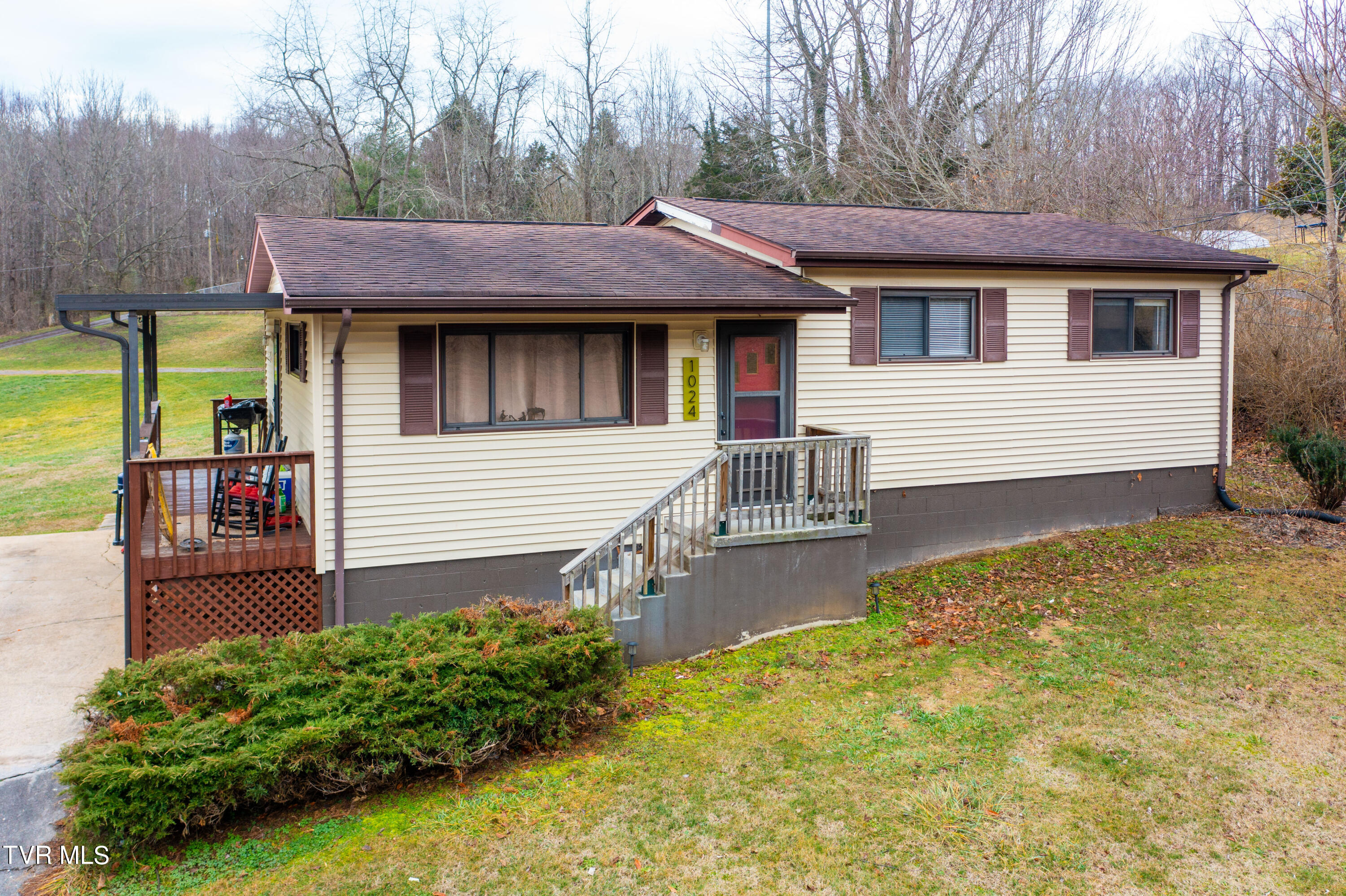 1024 North Paperville Road Bristol, TN 37620 - Photo 1 of 28 N Paperville Rd-2