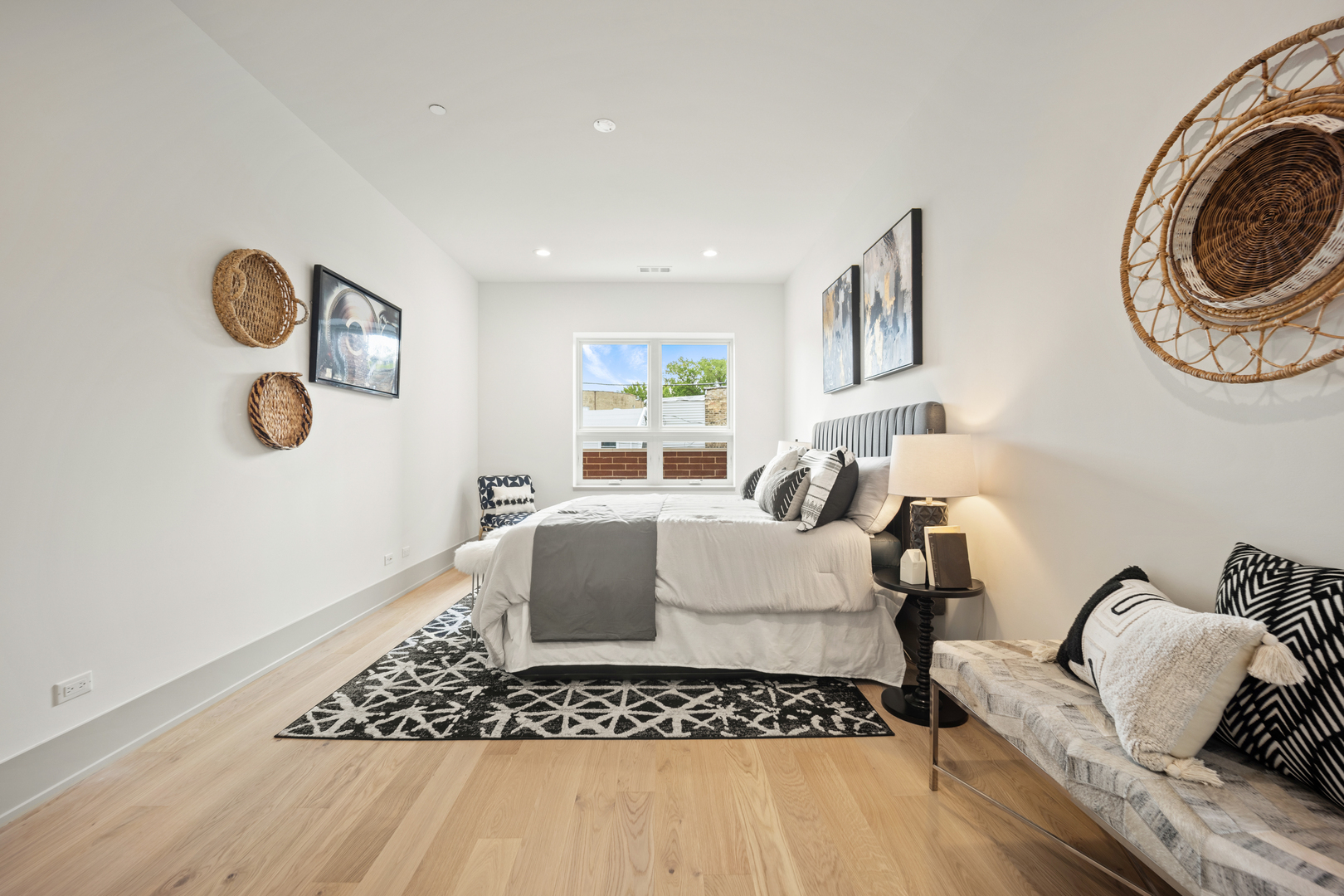 1548 West Ardmore Avenue, Unit 3B Chicago, IL 60660 - Photo 17 of 32 a living room with furniture and a wooden floor