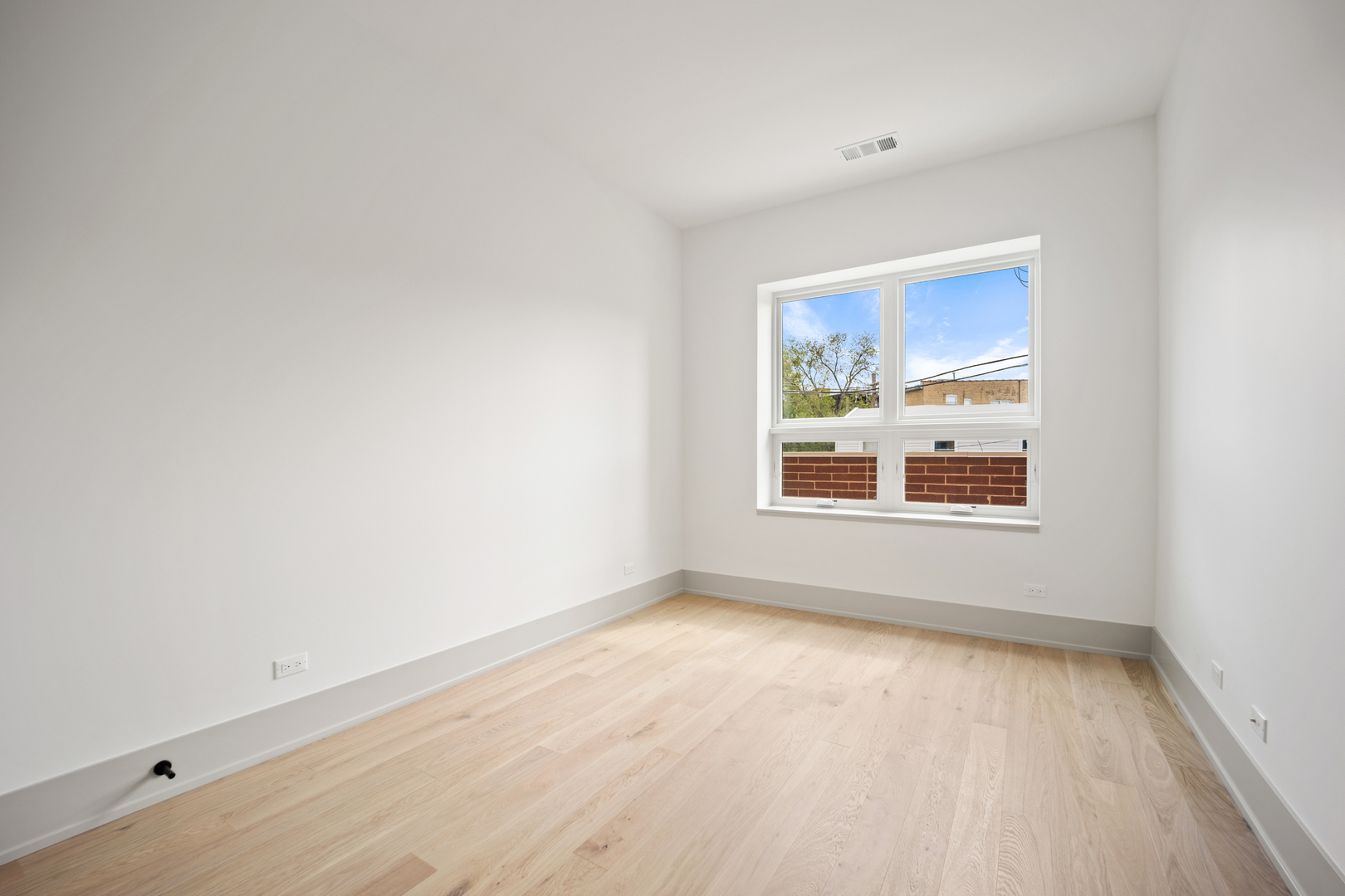 1548 West Ardmore Avenue, Unit 3B Chicago, IL 60660 - Photo 23 of 32 a view of an empty room with a window