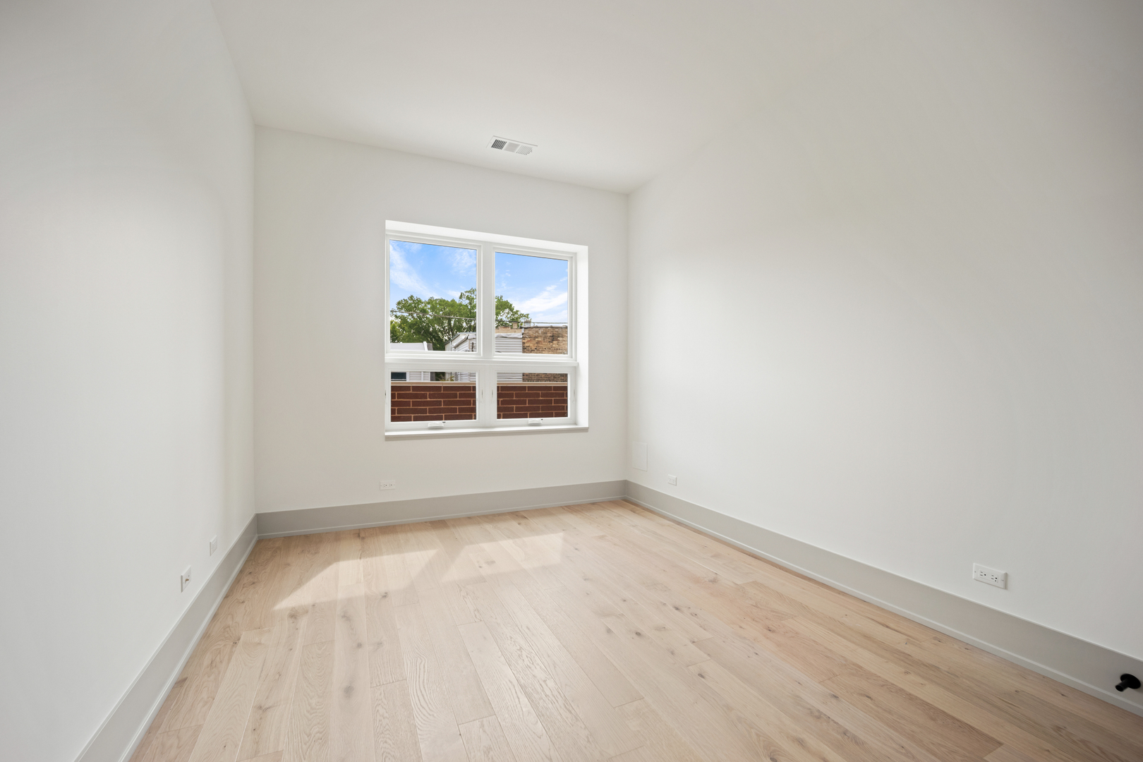1548 West Ardmore Avenue, Unit 3B Chicago, IL 60660 - Photo 26 of 32 a view of empty room with window