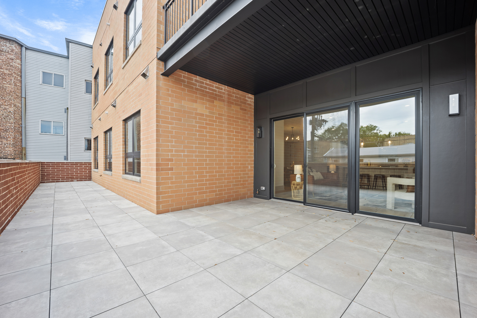 1548 West Ardmore Avenue, Unit 3B Chicago, IL 60660 - Photo 30 of 32 a view of a porch with seating space
