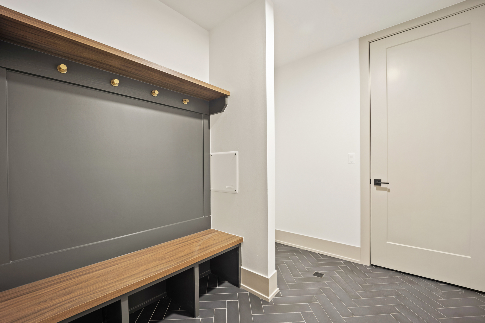 1548 West Ardmore Avenue, Unit 3B Chicago, IL 60660 - Photo 31 of 32 a view of room with wooden floor