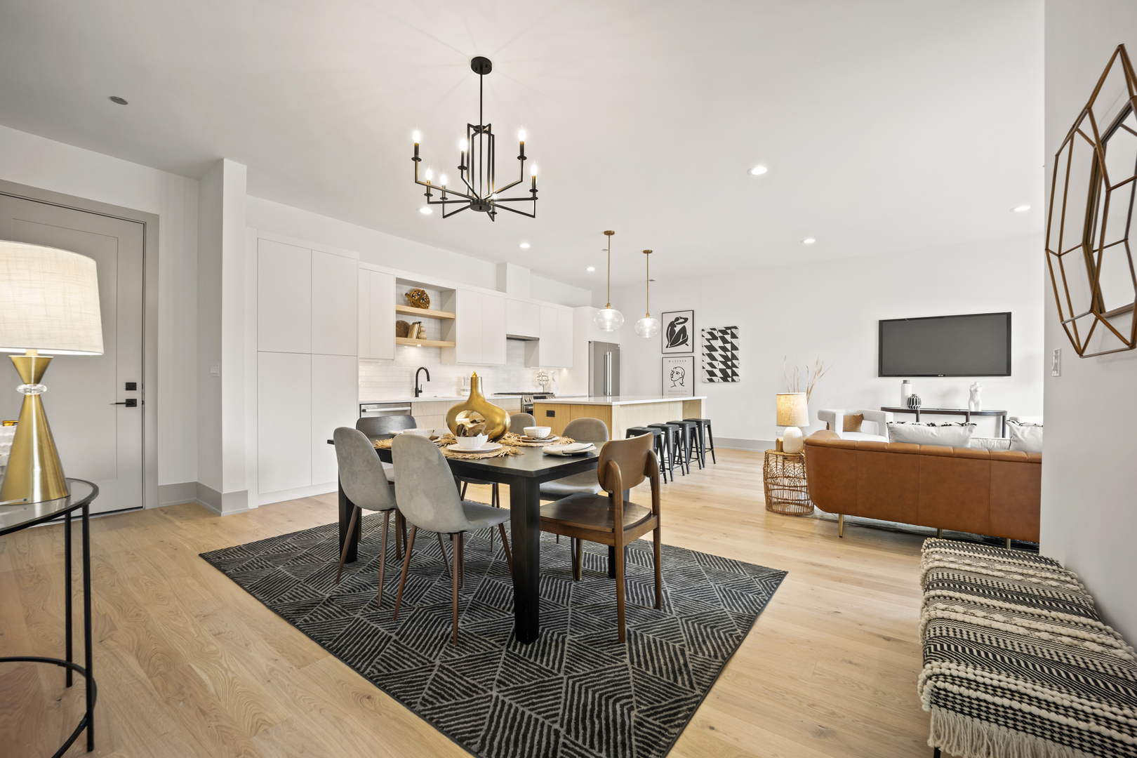1548 West Ardmore Avenue, Unit 3B Chicago, IL 60660 - Photo 4 of 32 a living room with furniture and wooden floor