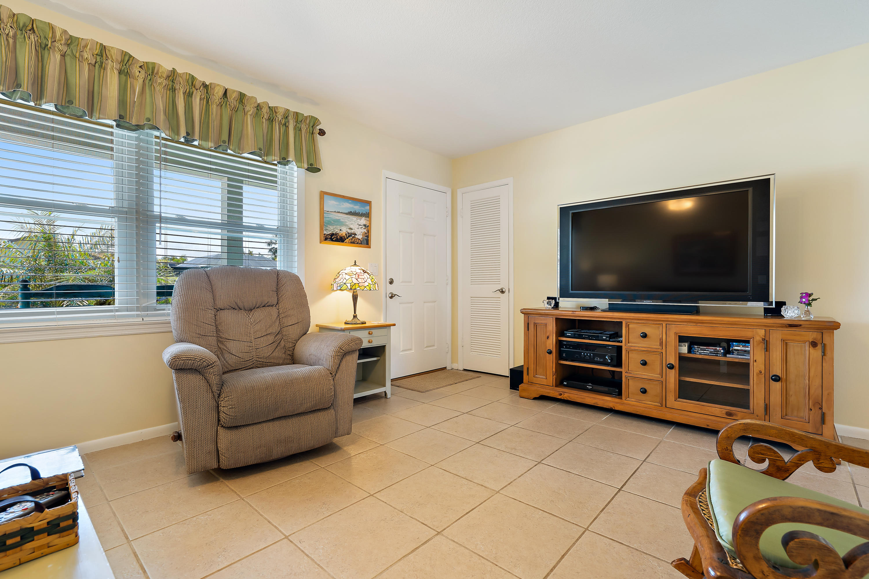 359 Dover Road Tequesta, FL 33469 - Photo 7 of 21 359DoverRdTequestaFLliving2