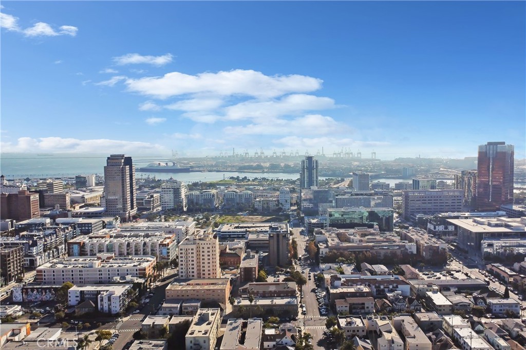 545 Chestnut Avenue, Unit 406 Long Beach, CA 90802 - Photo 15 of 16 a view of a city