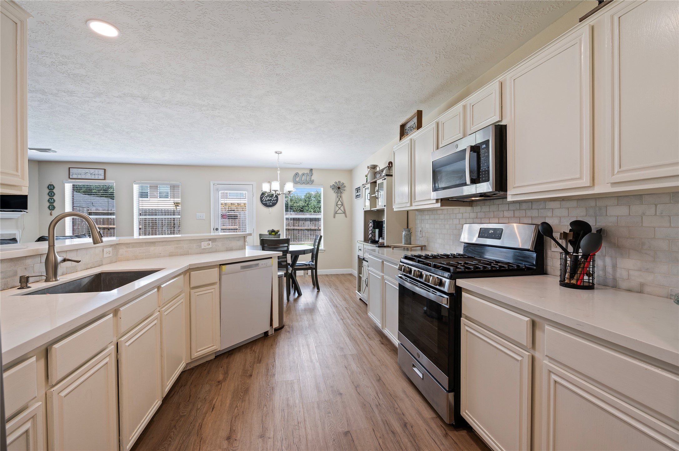 13601 Trail Meadow Lane Rosharon, TX 77583 - Photo 10 of 33 Gallery Image 10
