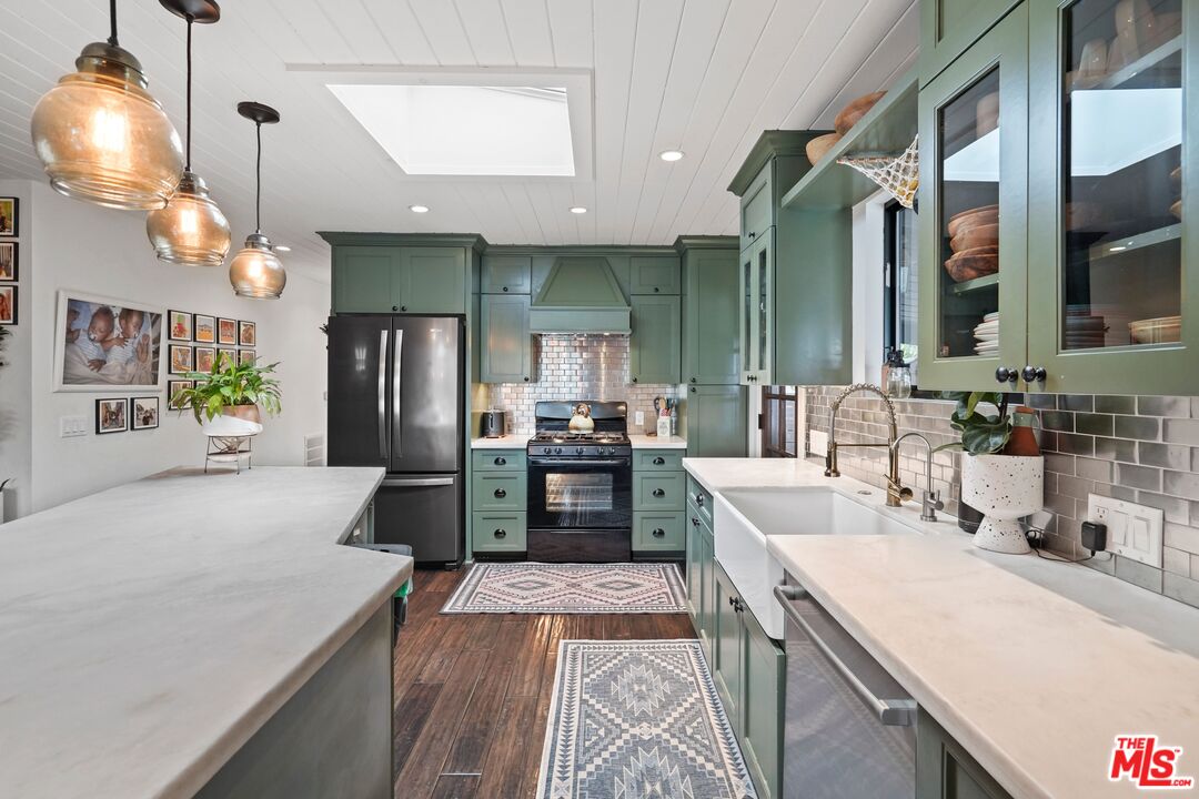 29500 Heathercliff Road, Unit 19 Malibu, CA 90265 - Photo 3 of 57 Gallery Image 3