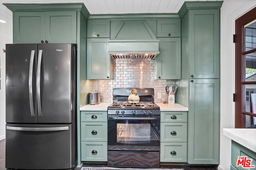 29500 Heathercliff Road, Unit 19 Malibu, CA 90265 - Photo 6 of 57 Gallery Image 6