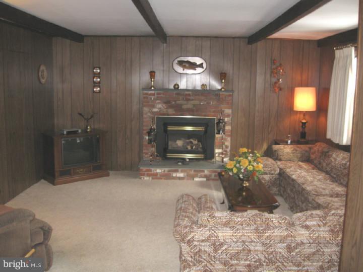 411 Goodley Road Wilmington, DE 19803 - Photo 3 of 8 Family Room