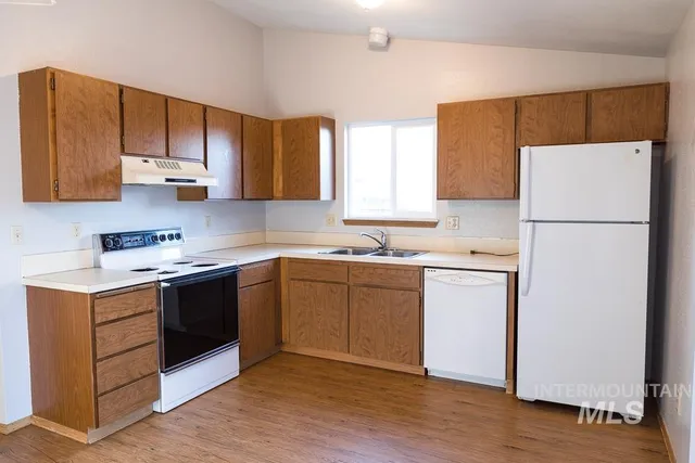 $1,325 | 1158 Southwest 14th Avenue, Ontario, OR 97914