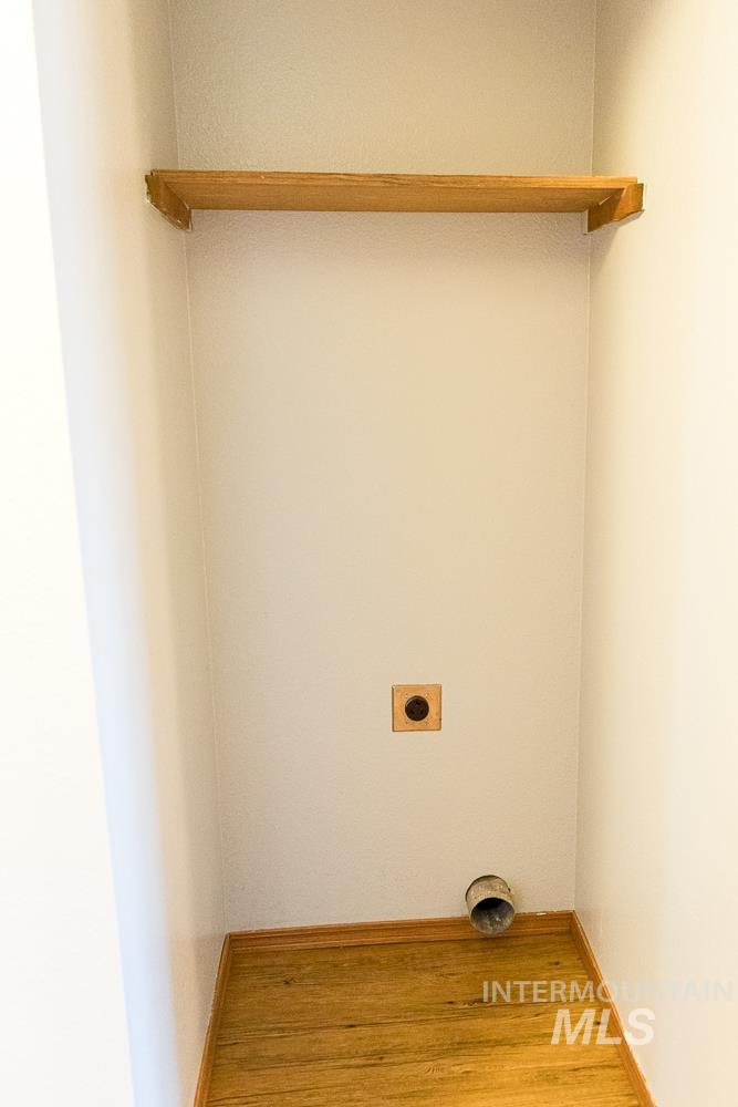 1158 Southwest 14th Avenue Ontario, OR 97914 - Photo 29 of 32 Laundry area featuring wood finished floors and electric dryer hookup