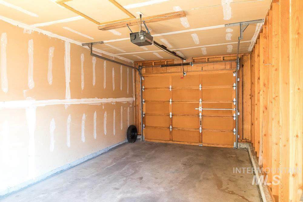 1158 Southwest 14th Avenue Ontario, OR 97914 - Photo 7 of 32 Garage featuring a garage door opener