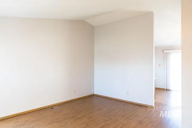 $1,325 | 1158 Southwest 14th Avenue, Ontario, OR 97914