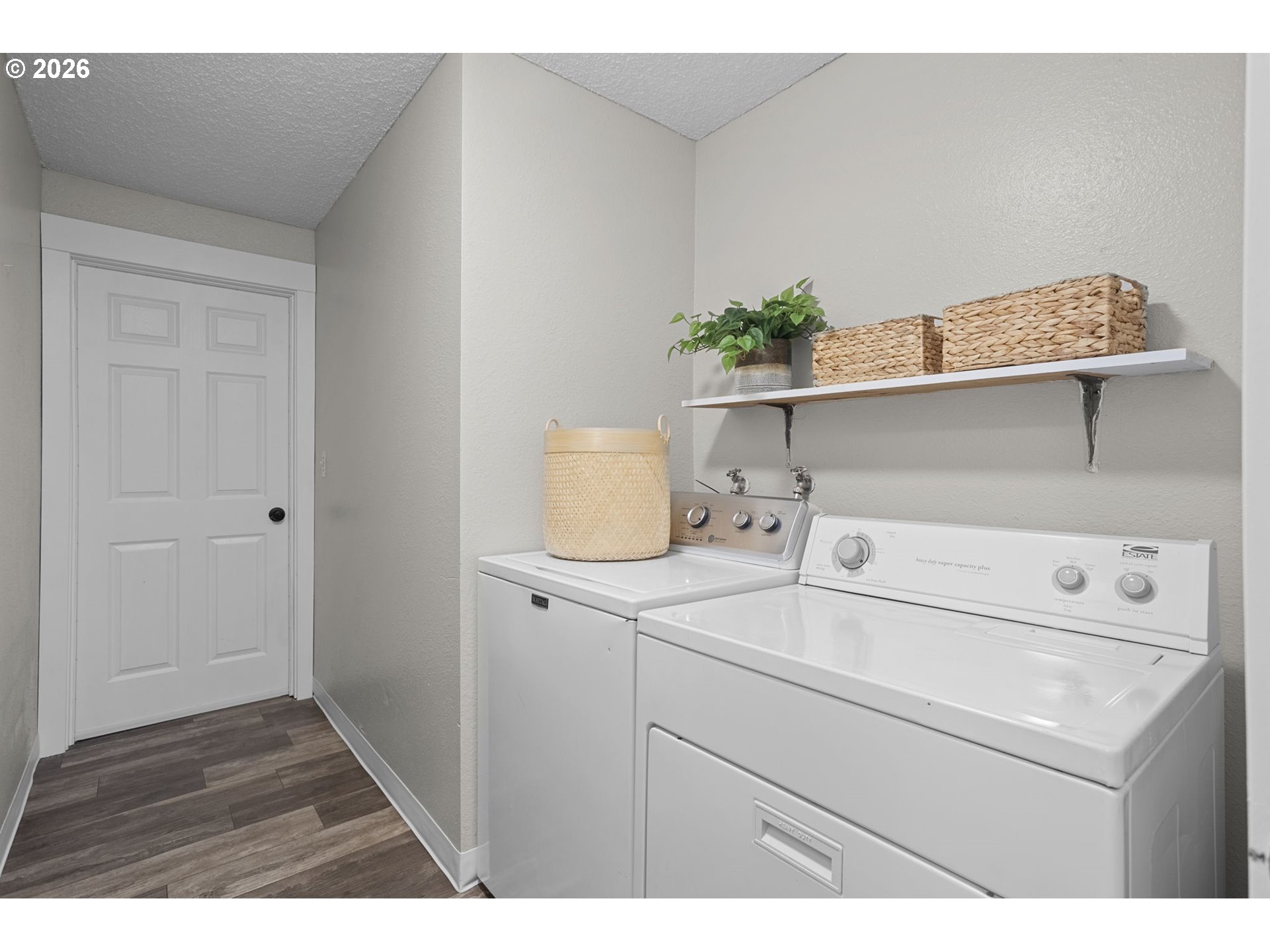 7 Olive Court Longview, WA 98632 - Photo 27 of 35 a utility room with dryer and washer
