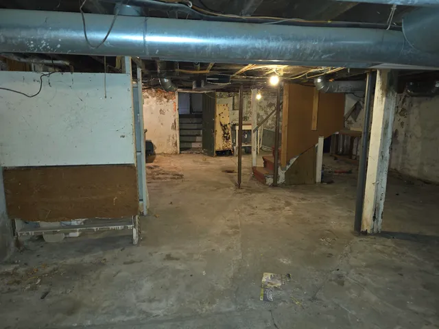 a view of utility room