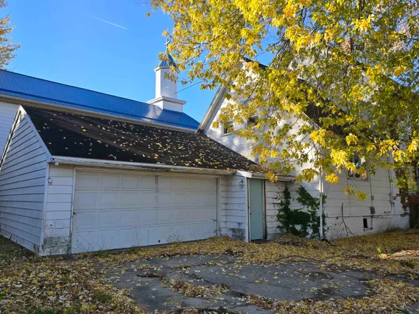 a view of a house with a tree