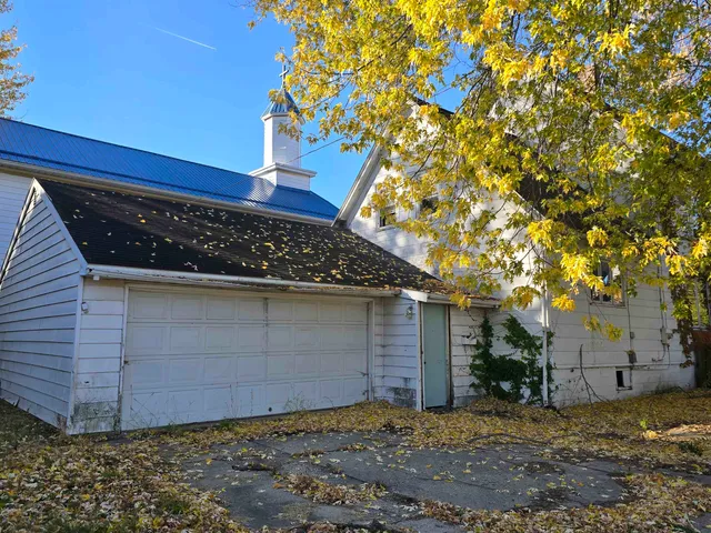 a view of a house with a tree