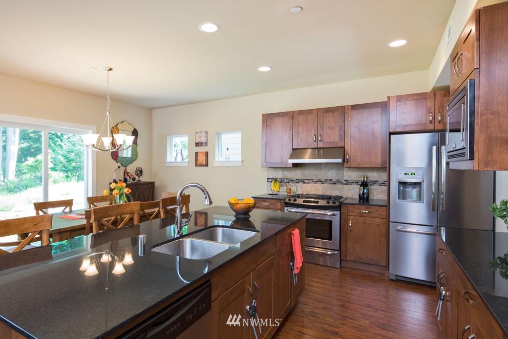 15770 Southeast 164th Place Renton, WA 98058 - Photo 2 of 16 Gallery Image 2