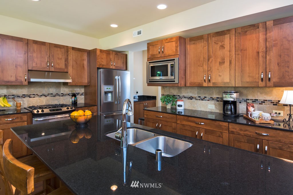 15770 Southeast 164th Place Renton, WA 98058 - Photo 3 of 16 Gallery Image 3
