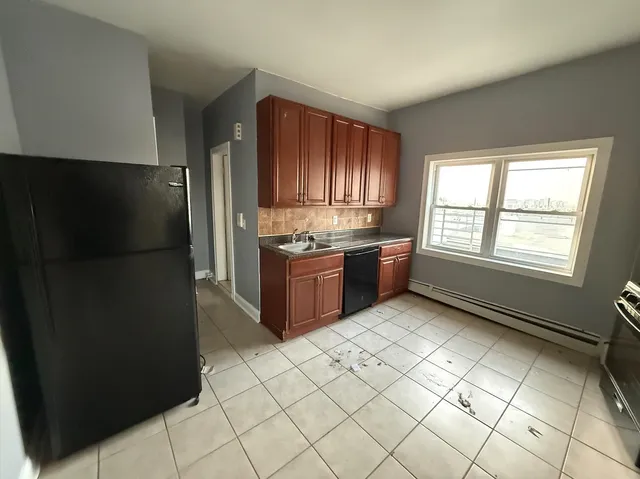 $1,900 | 139 West 54th Street, Unit 3R, Bayonne, NJ 07002