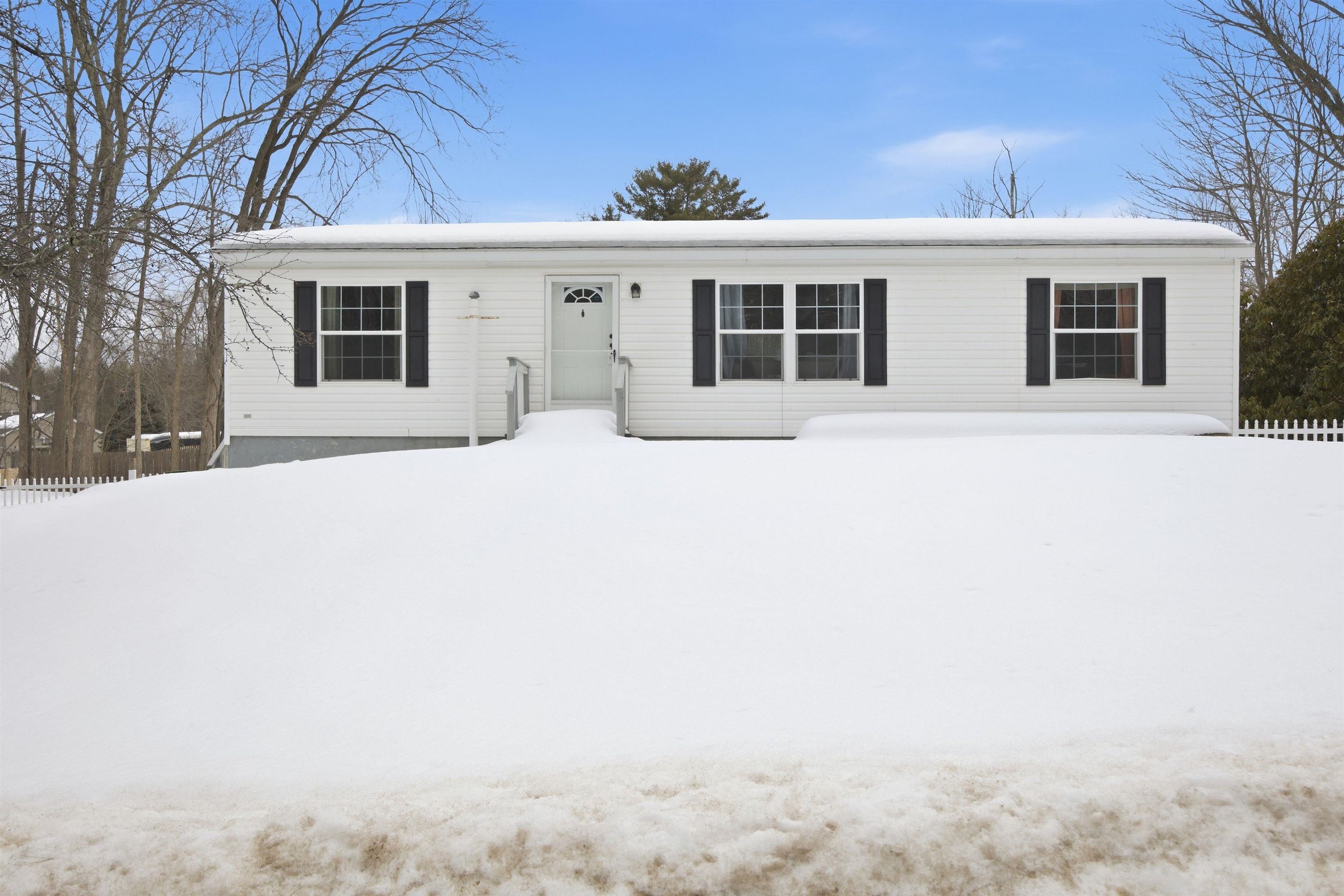 35 North River Road Epping, NH 03042 - Photo 2 of 27