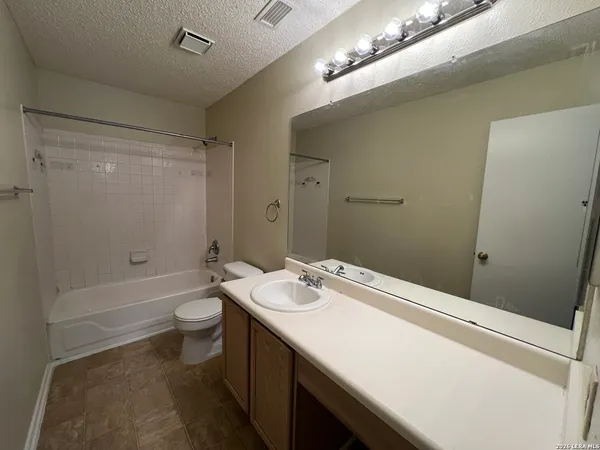 $1,500 | 4922 Hilltop Field Drive, San Antonio, TX 78240