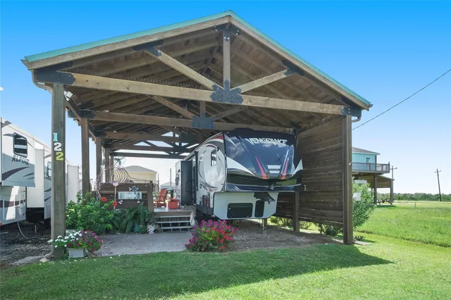 $245,000 | 122 Ocean Breeze Drive, Crystal Beach, TX 77650