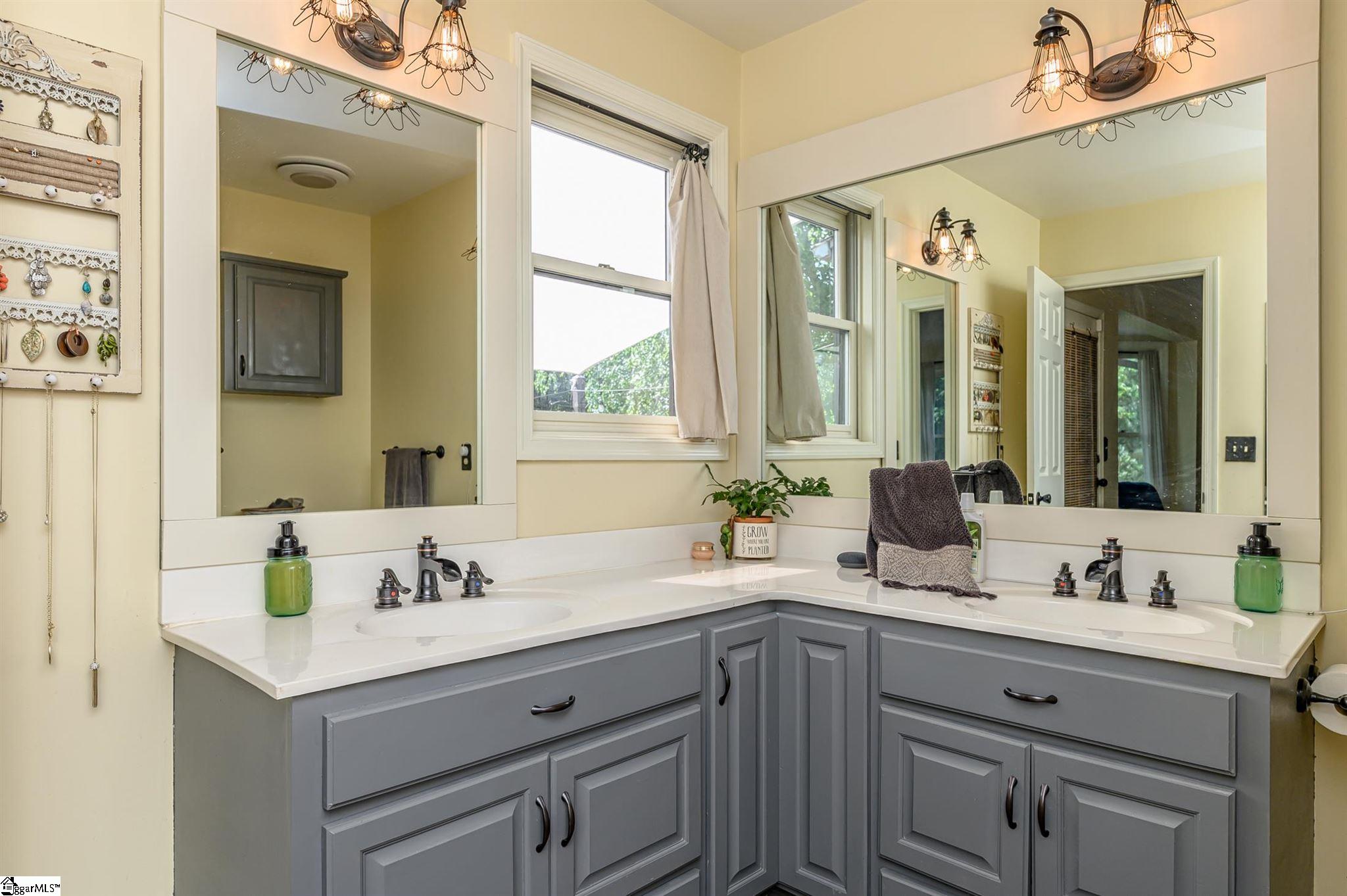 205 Sheffield Road Greer, SC 29651 - Photo 19 of 35