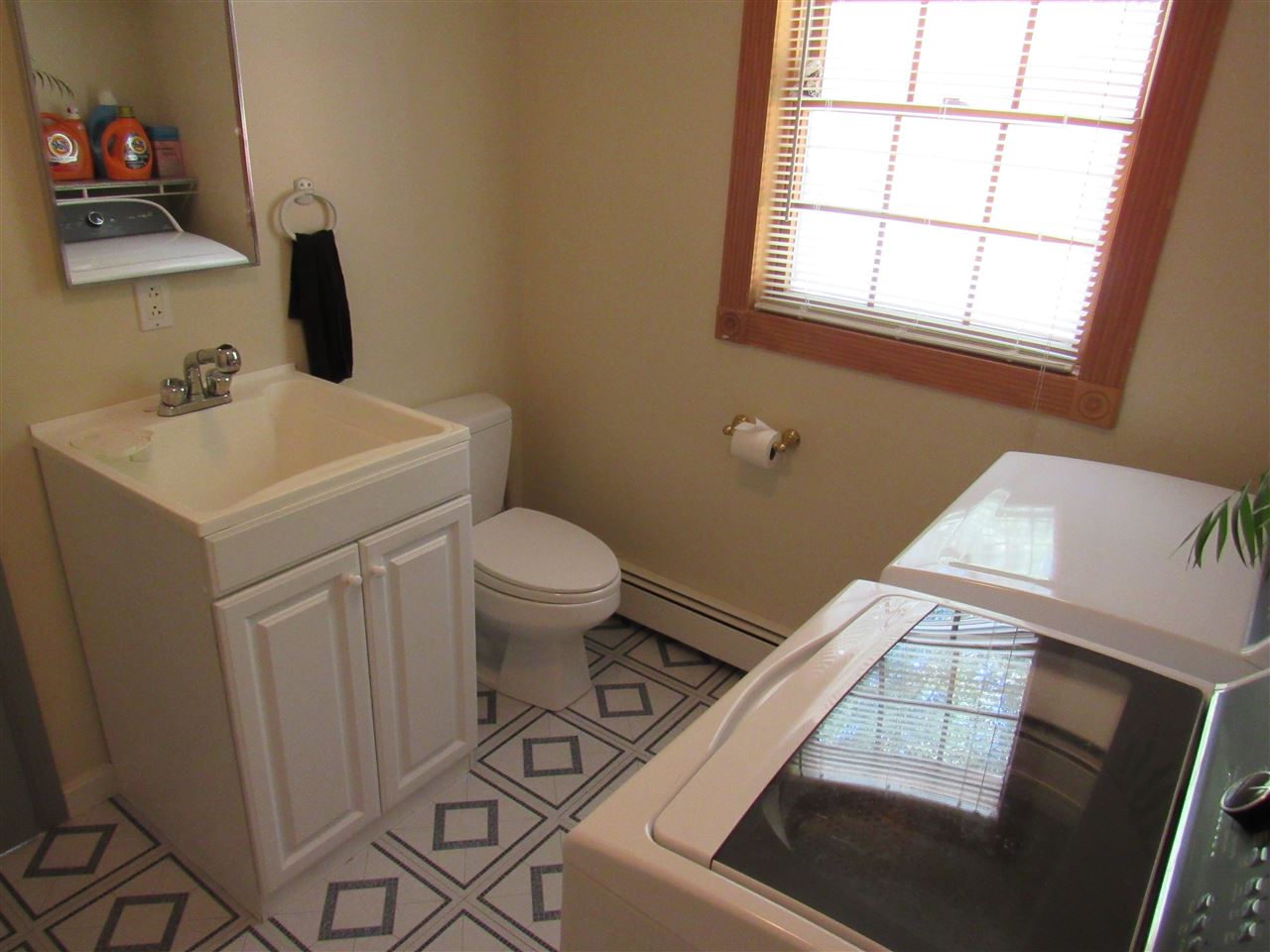 73 Lane Road Raymond, NH 03077 - Photo 13 of 25 Gallery Image 13